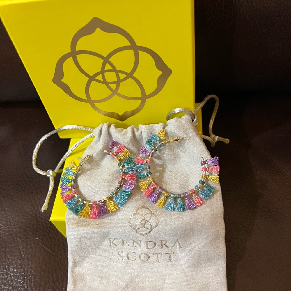 KENDRA SCOTT Evie Gold Hoop Earrings in Multi Mix gold